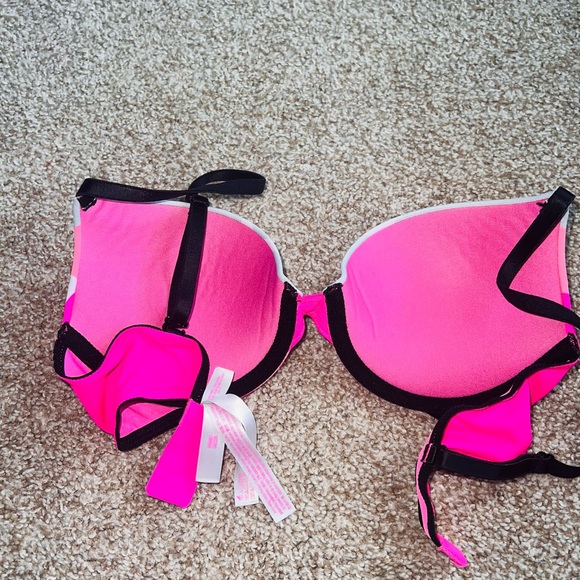 Pink Bra - Picture 2 of 3